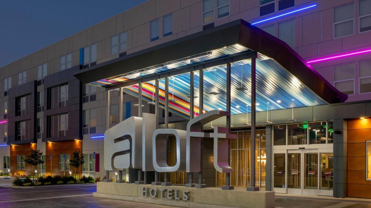 Aloft Atlanta At The Battery Atlanta Hotel Exterior photo